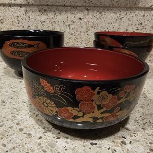 Set of Black and Red Japanese-Style Lacquer Bowls with Floral Motif